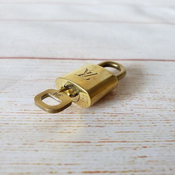 Authentic Louis Vuitton #301 Lock and Key Set Brass 300 Series Padlock - Picture 4 of 11